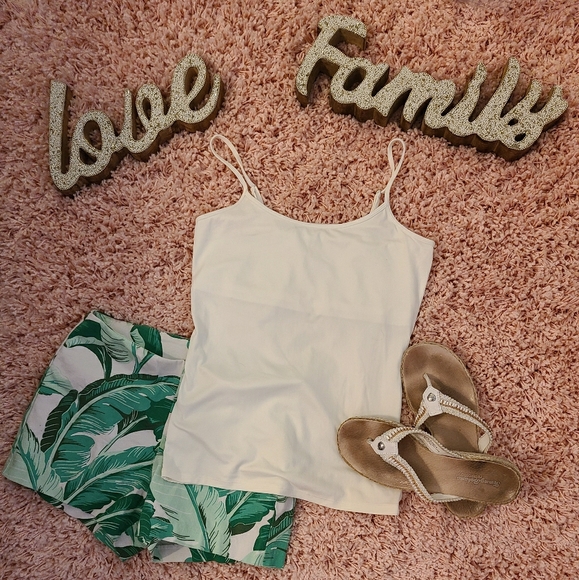 Old Navy Floral Shorts. - Picture 1 of 4